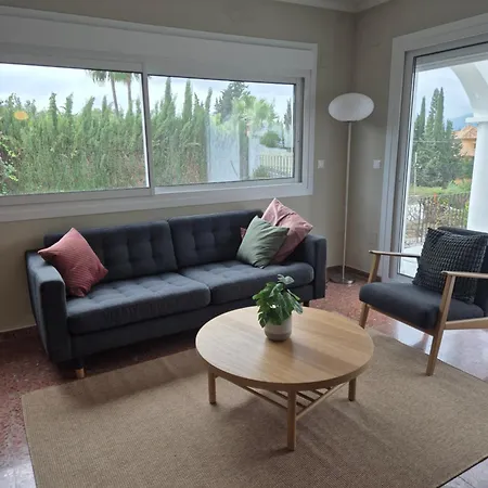 With Jacuzzi And Panoramic Views In Prestigious El Rosario, Feriehus Marbella