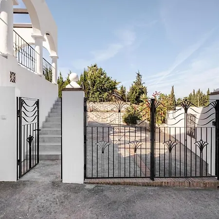 With Jacuzzi And Panoramic Views In Prestigious El Rosario, Holiday home