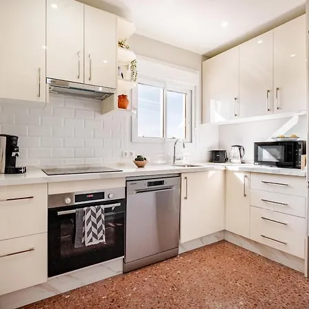 With Jacuzzi And Panoramic Views In Prestigious El Rosario, Marbella