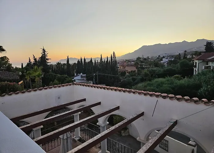 別荘 With Jacuzzi And Panoramic Views In Prestigious El Rosario, マルベーリャ