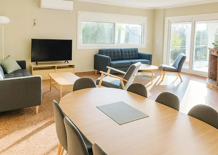 With Jacuzzi And Panoramic Views In Prestigious El Rosario, Prázdninový dům