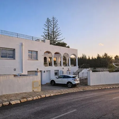 Tatil Evi With Jacuzzi And Panoramic Views In Prestigious El Rosario, Marbella