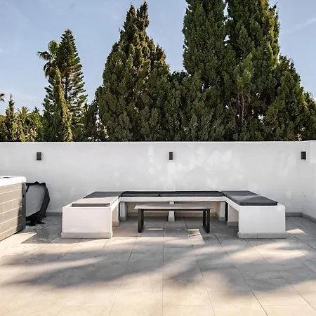 With Jacuzzi And Panoramic Views In Prestigious El Rosario, Марбелья