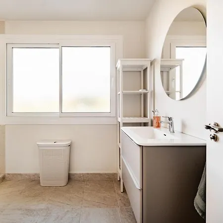With Jacuzzi And Panoramic Views In Prestigious El Rosario, Дом отдыха